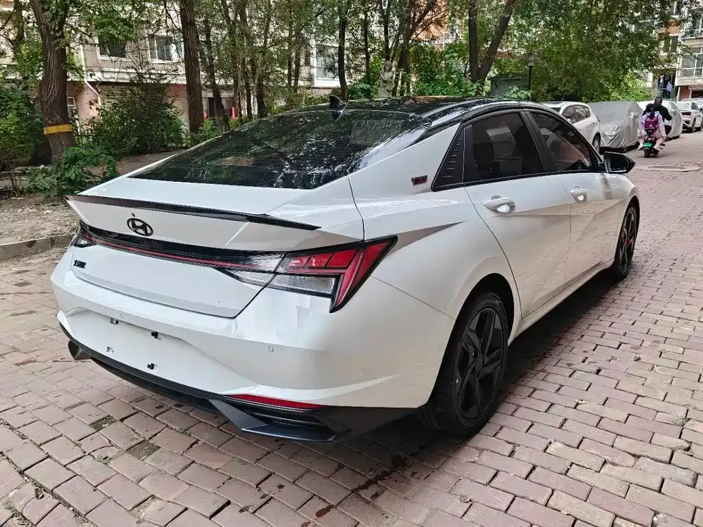Hyundai Elantra — фото 6