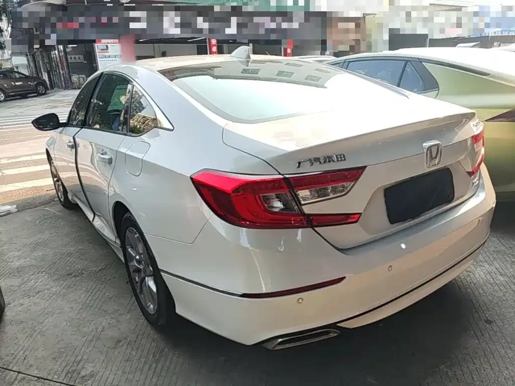 Honda Accord — фото 7