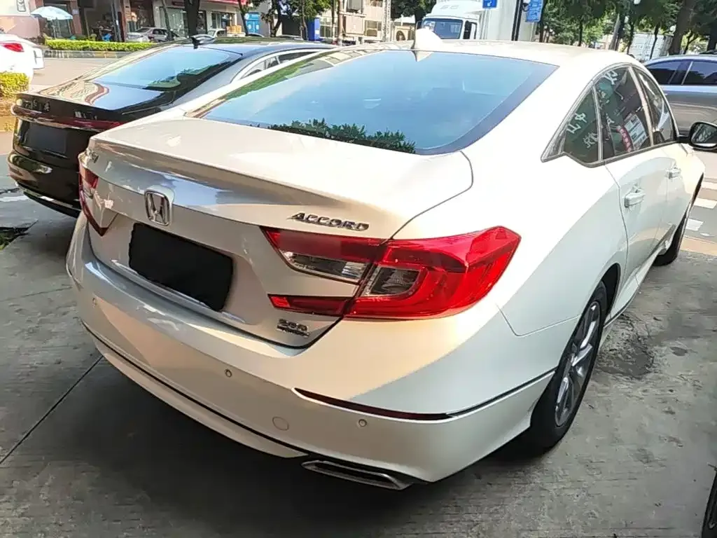 Honda Accord — фото 10