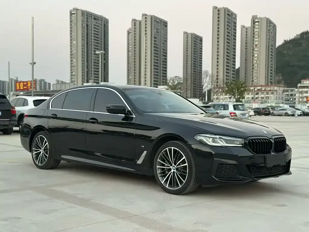 BMW 5 Series — фото 1