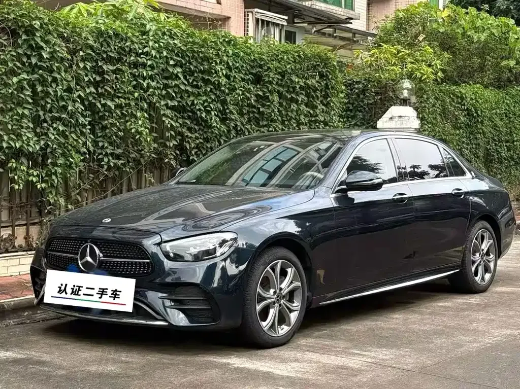 Mercedes-Benz E-Class — фото 1
