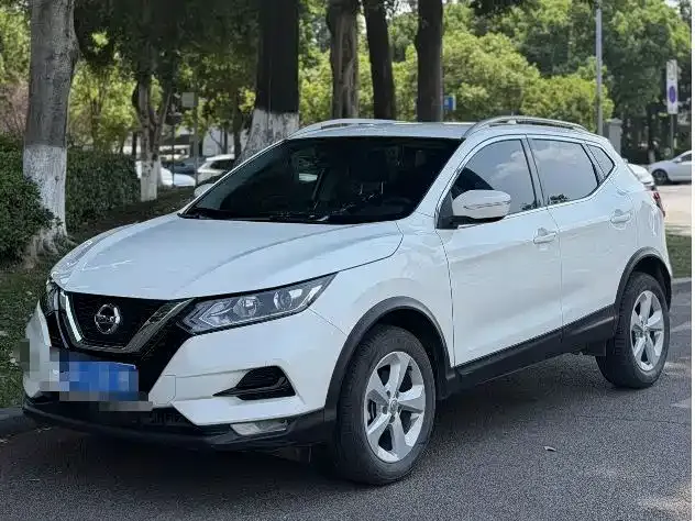 Nissan Qashqai — фото 1