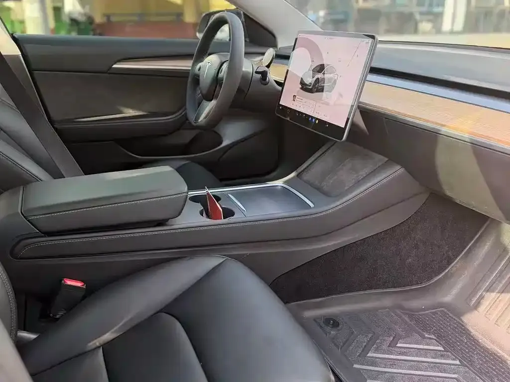 Tesla Model 3 — фото 3