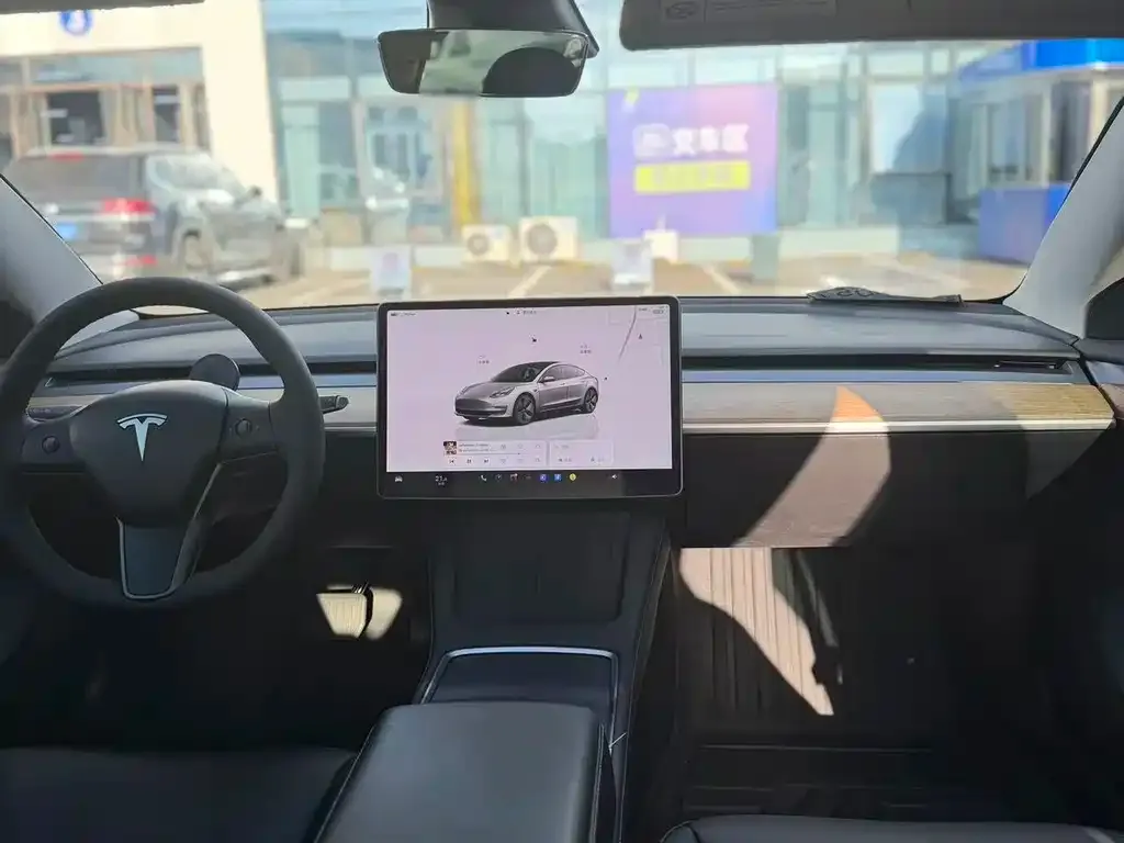 Tesla Model 3 — фото 4