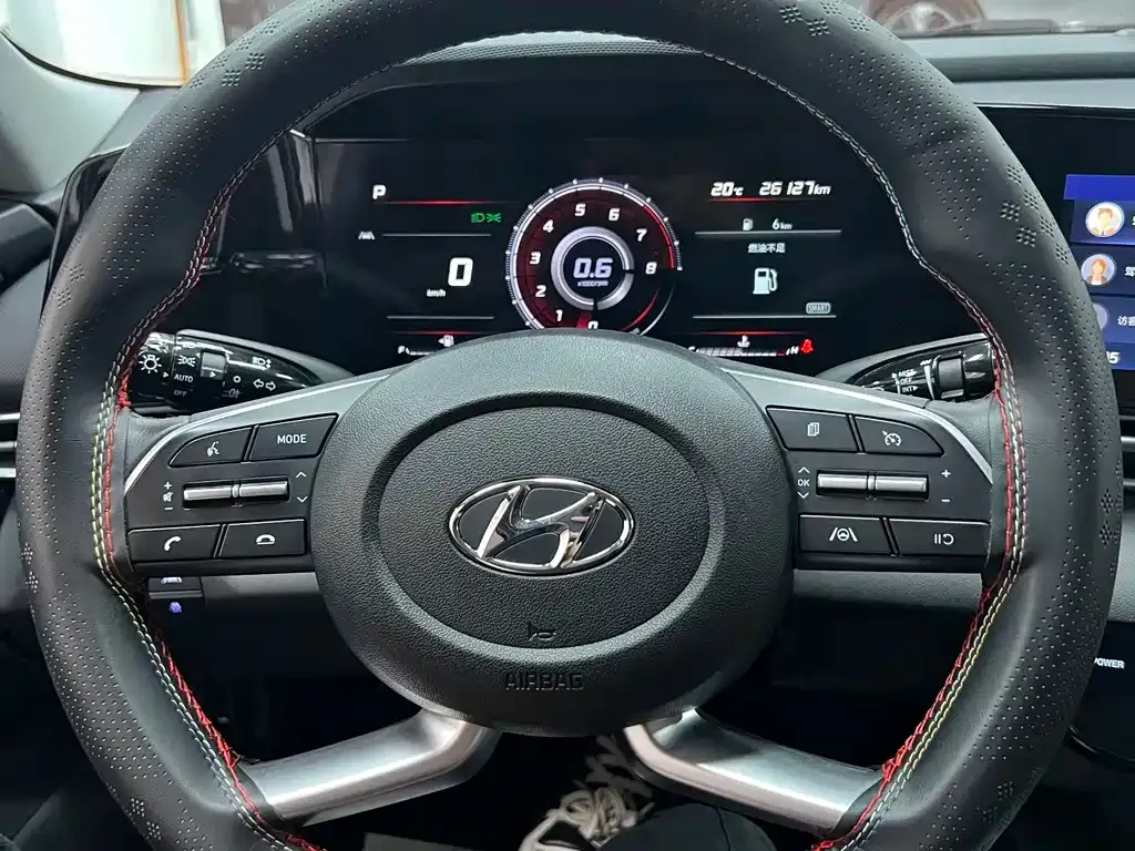 Hyundai Elantra — фото 5
