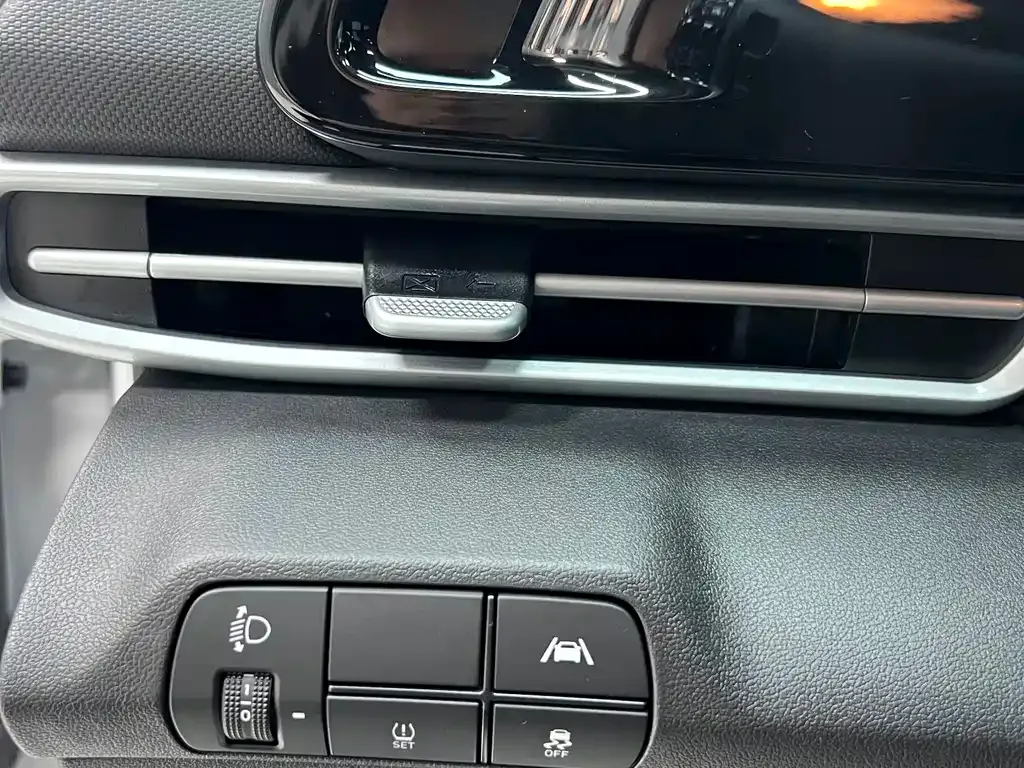 Hyundai Elantra — фото 3