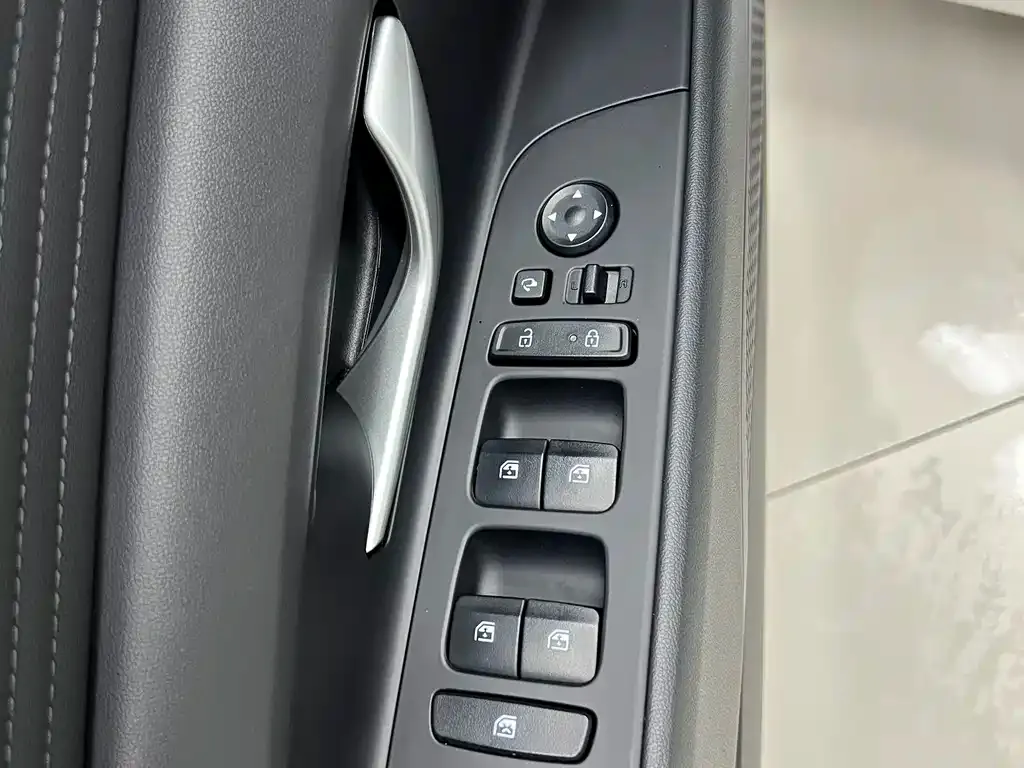 Hyundai Elantra — фото 4
