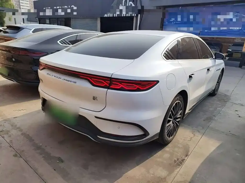 BYD Han — фото 10
