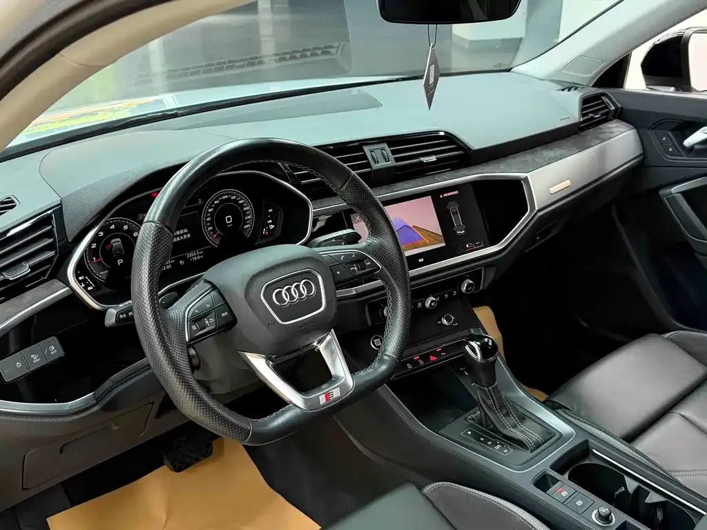 Audi Q3 Sportback — фото 10