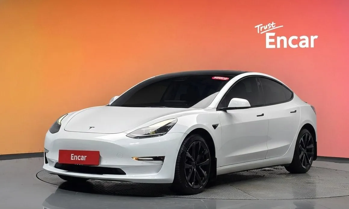 Tesla Model 3 — фото 1