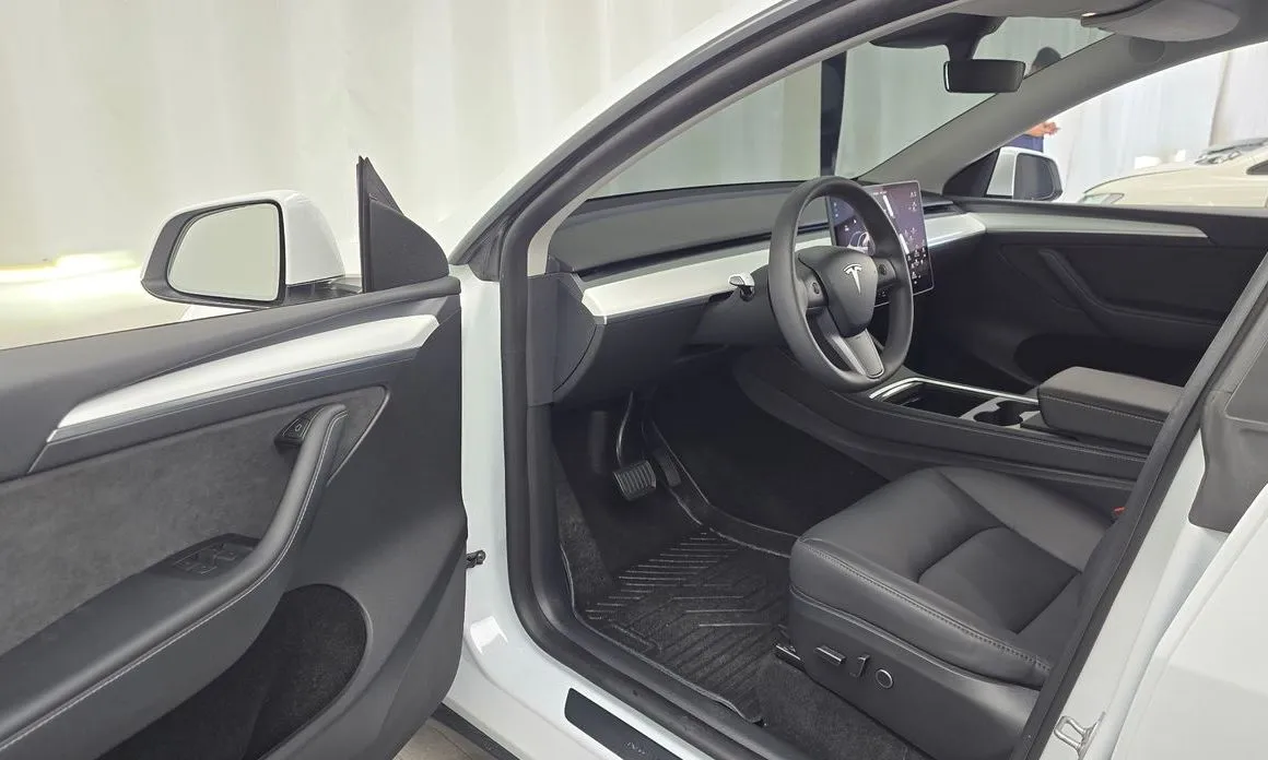 Tesla Model Y — фото 8