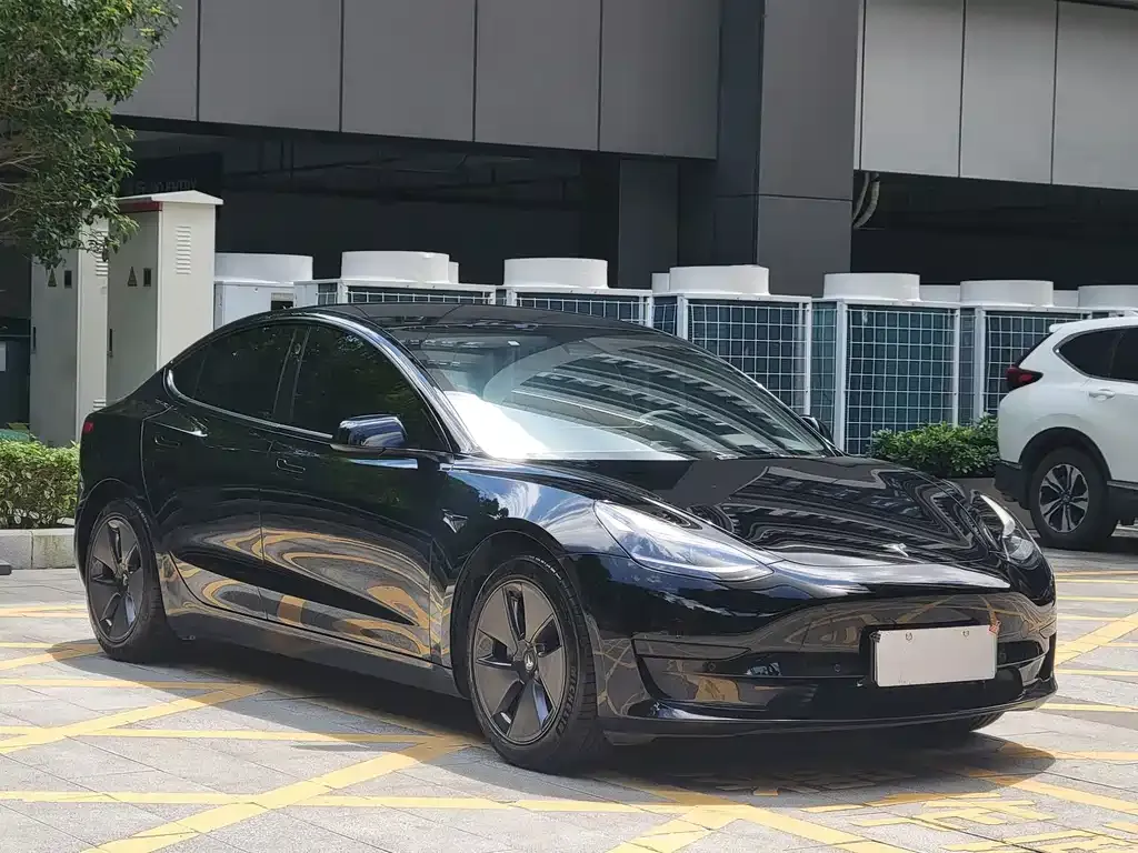 Tesla Model 3 — фото 4