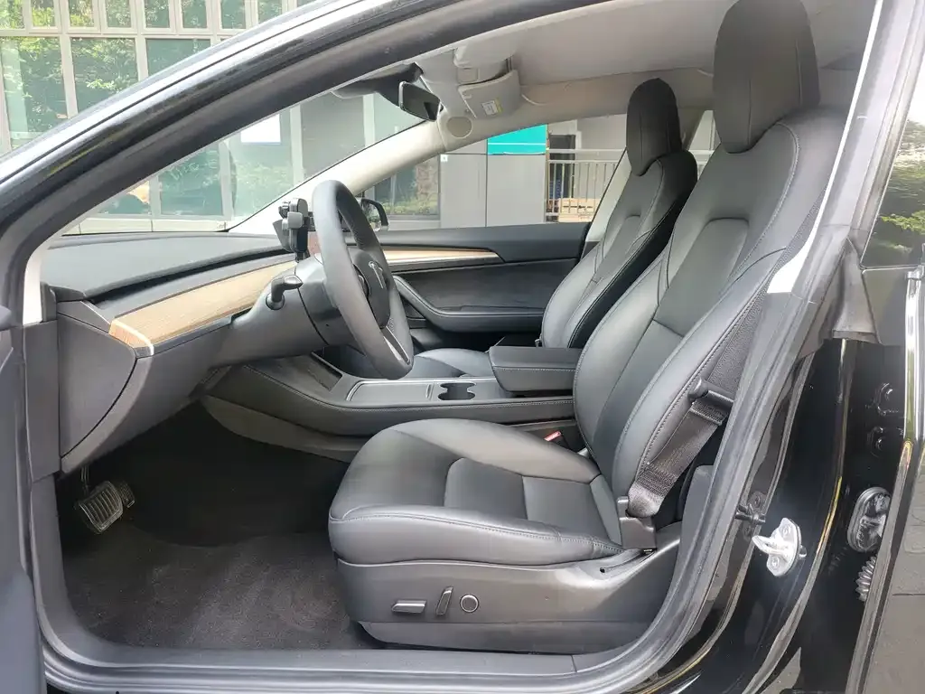 Tesla Model 3 — фото 10