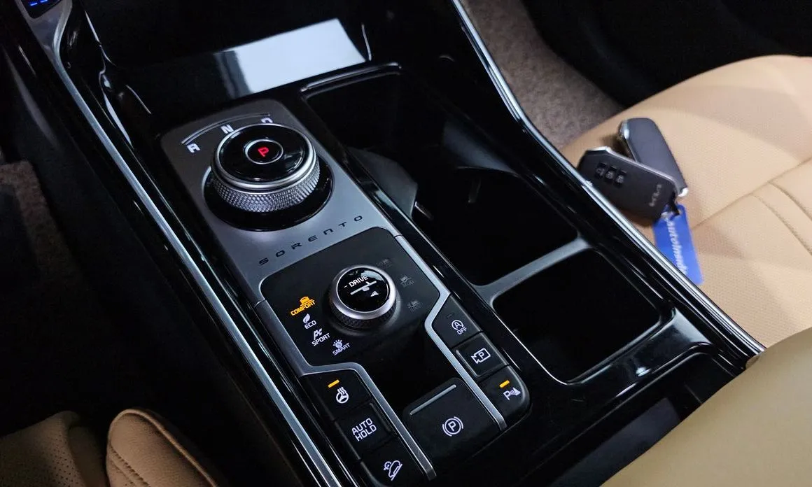 Kia Sorento — фото 8