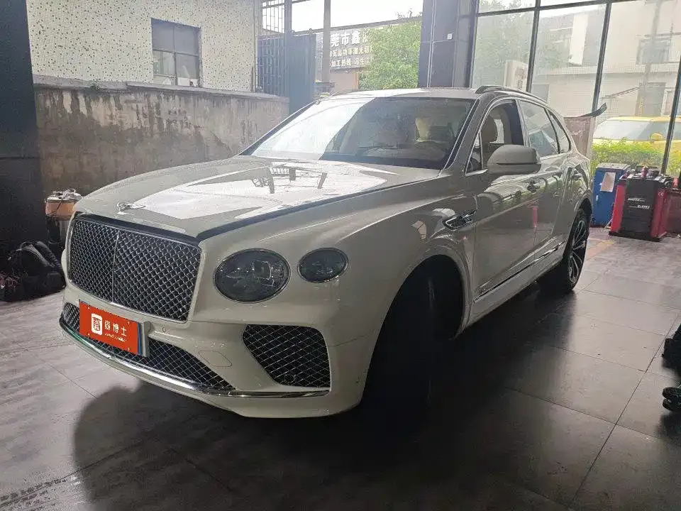 Bentley Bentayga — фото 1