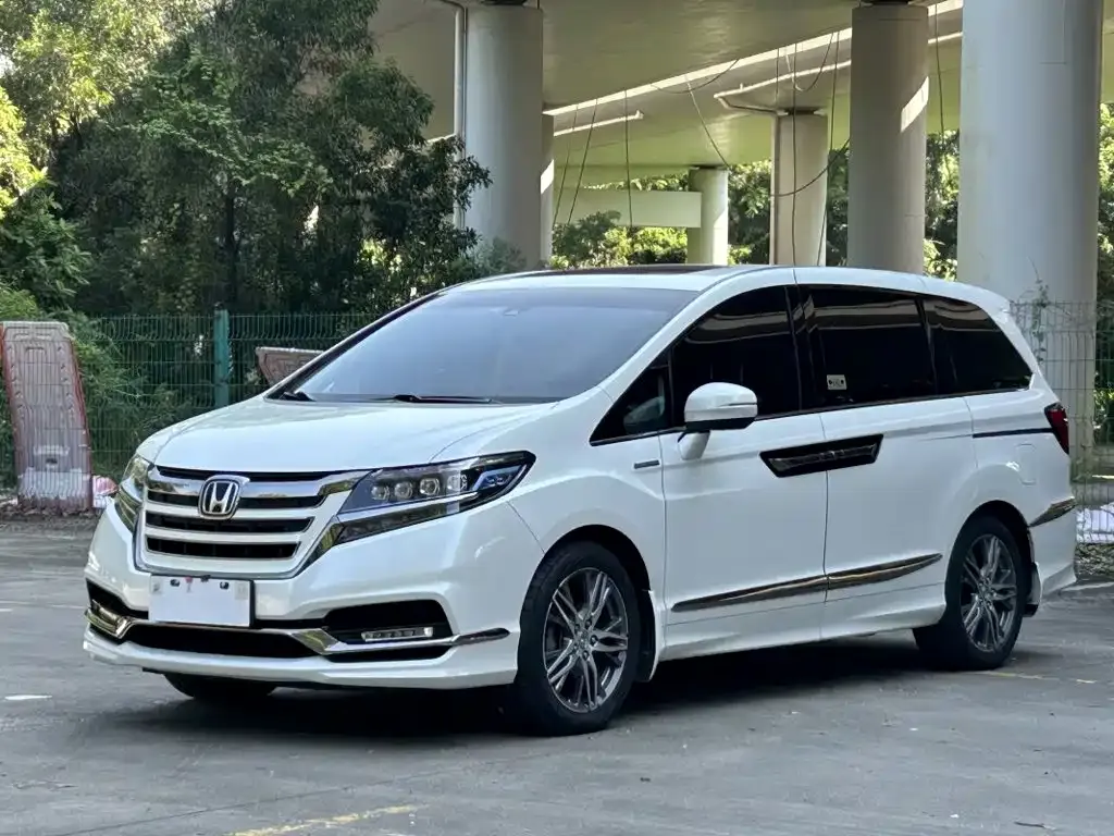 Honda Elysion — фото 1