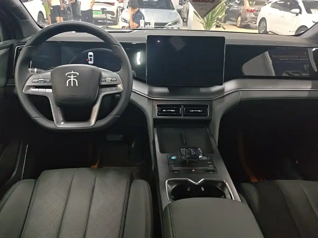 BYD L DM-i — фото 7