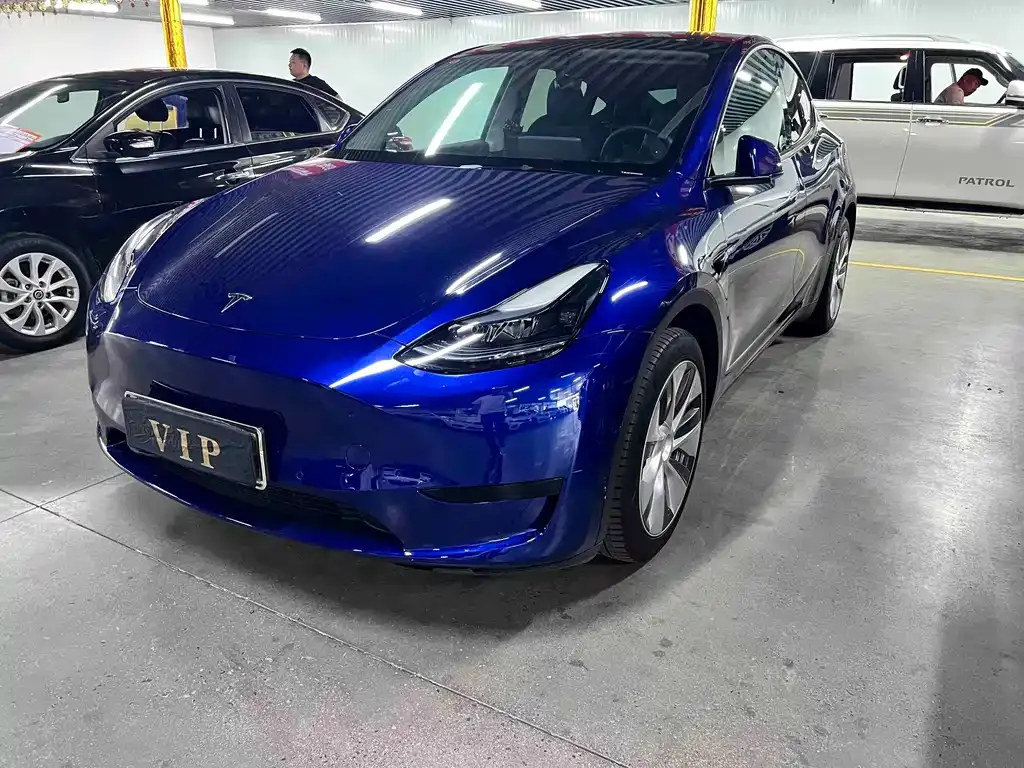 Tesla Model Y — фото 1