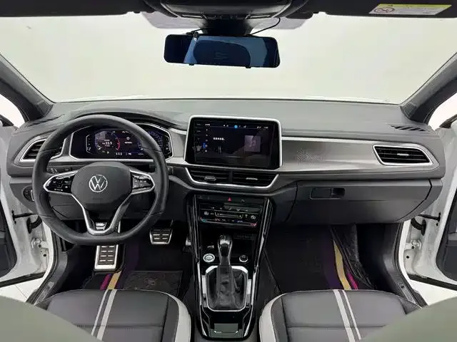 Volkswagen T-Roc — фото 9