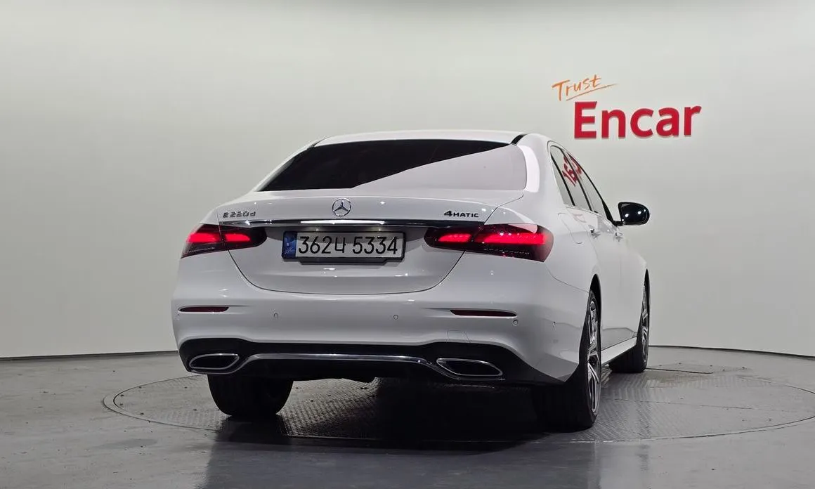 Mercedes-Benz E-Class — фото 2