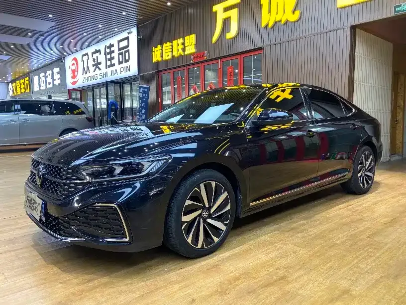 Volkswagen Passat — фото 1