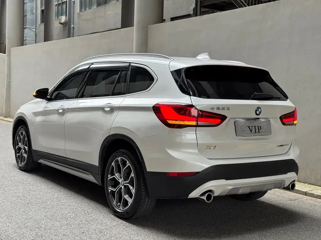 BMW X1 — фото 5