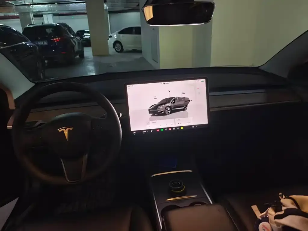 Tesla Model 3 — фото 4
