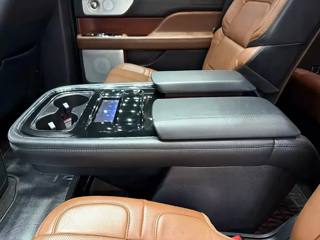 Lincoln Navigator — фото 9