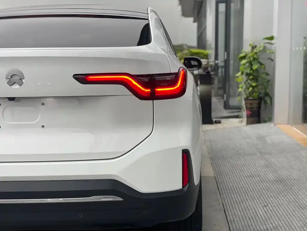 NIO EC6 — фото 10