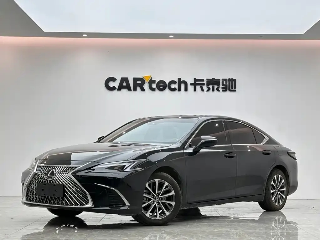 Lexus ES — фото 1