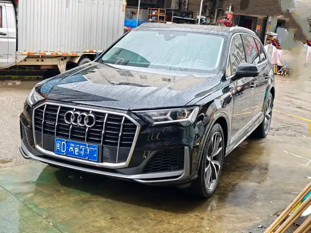 Audi Q7 — фото 1