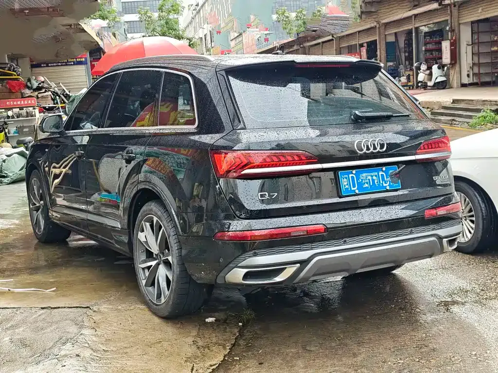 Audi Q7 — фото 10