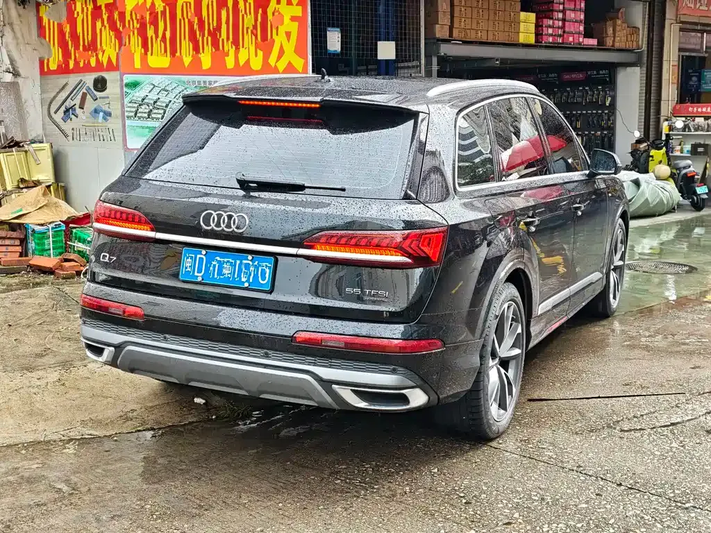 Audi Q7 — фото 6