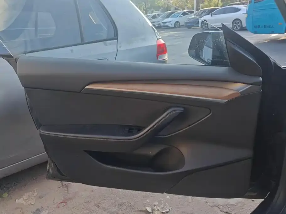 Tesla Model 3 — фото 4