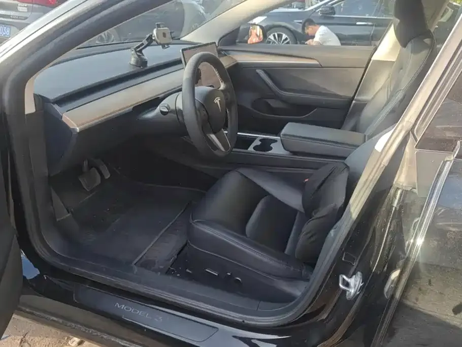 Tesla Model 3 — фото 5