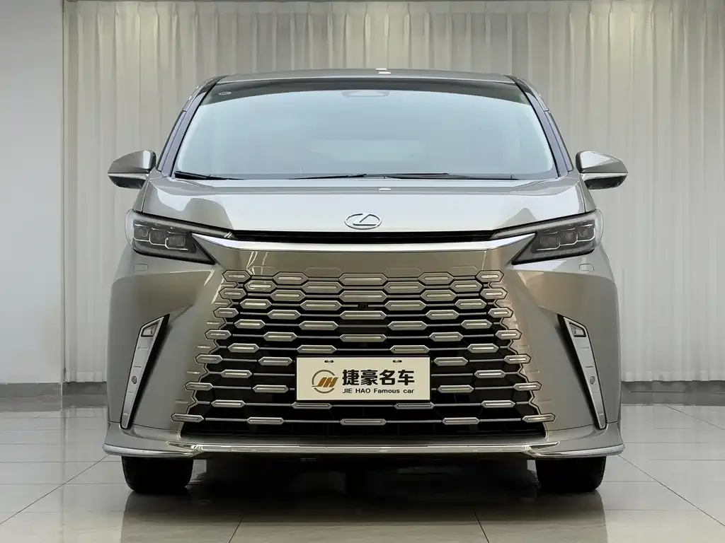 Lexus LM — фото 3