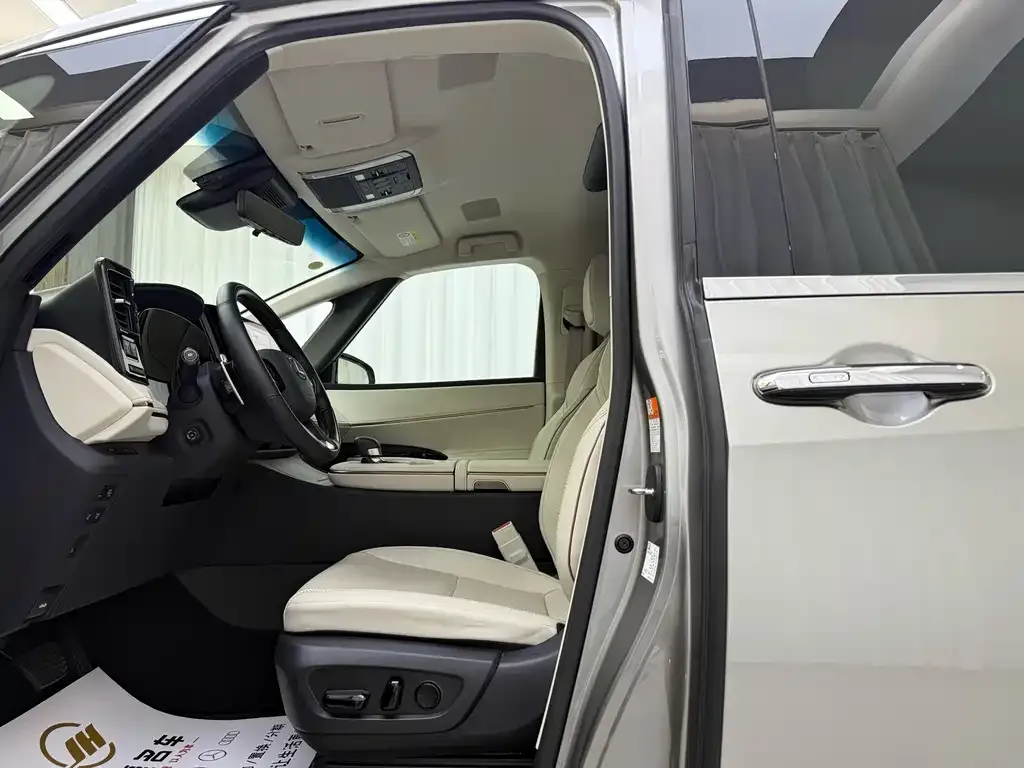 Lexus LM — фото 7