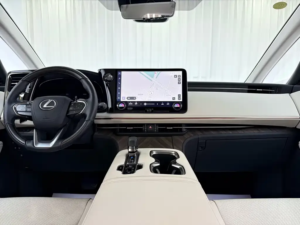 Lexus LM — фото 10