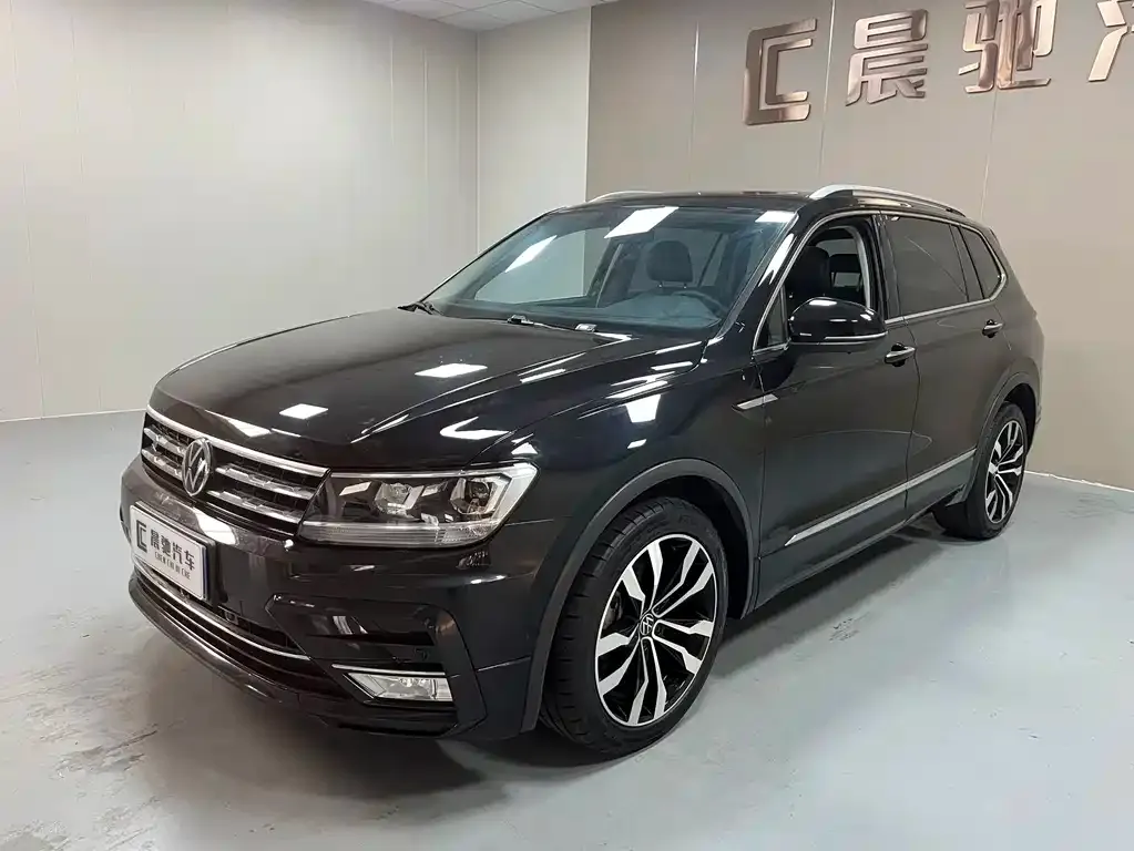 Volkswagen Tiguan L — фото 1