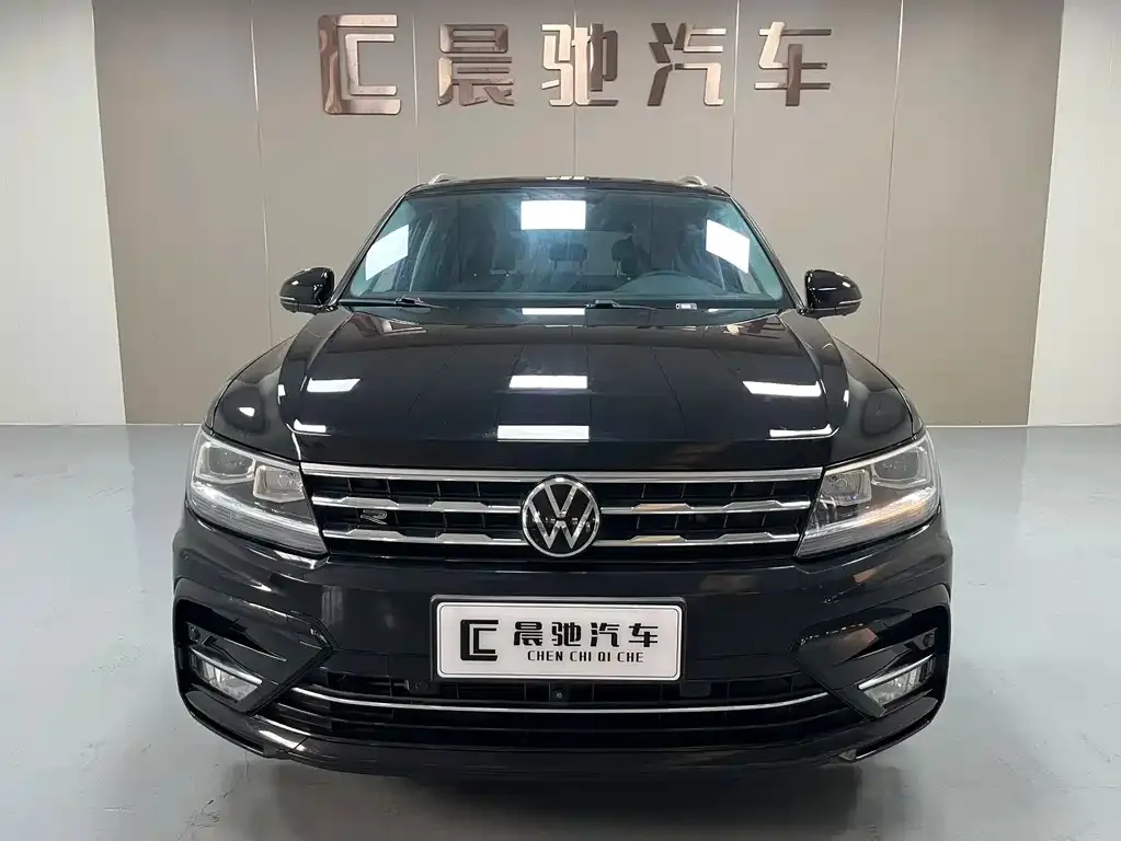 Volkswagen Tiguan L — фото 8
