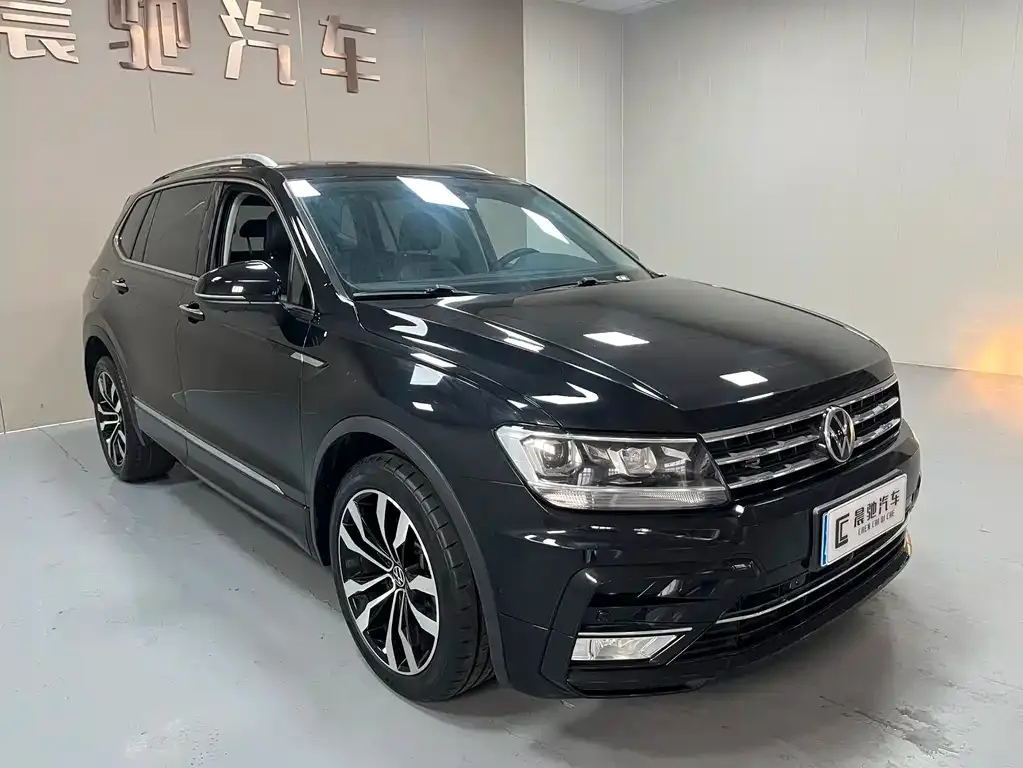Volkswagen Tiguan L — фото 5