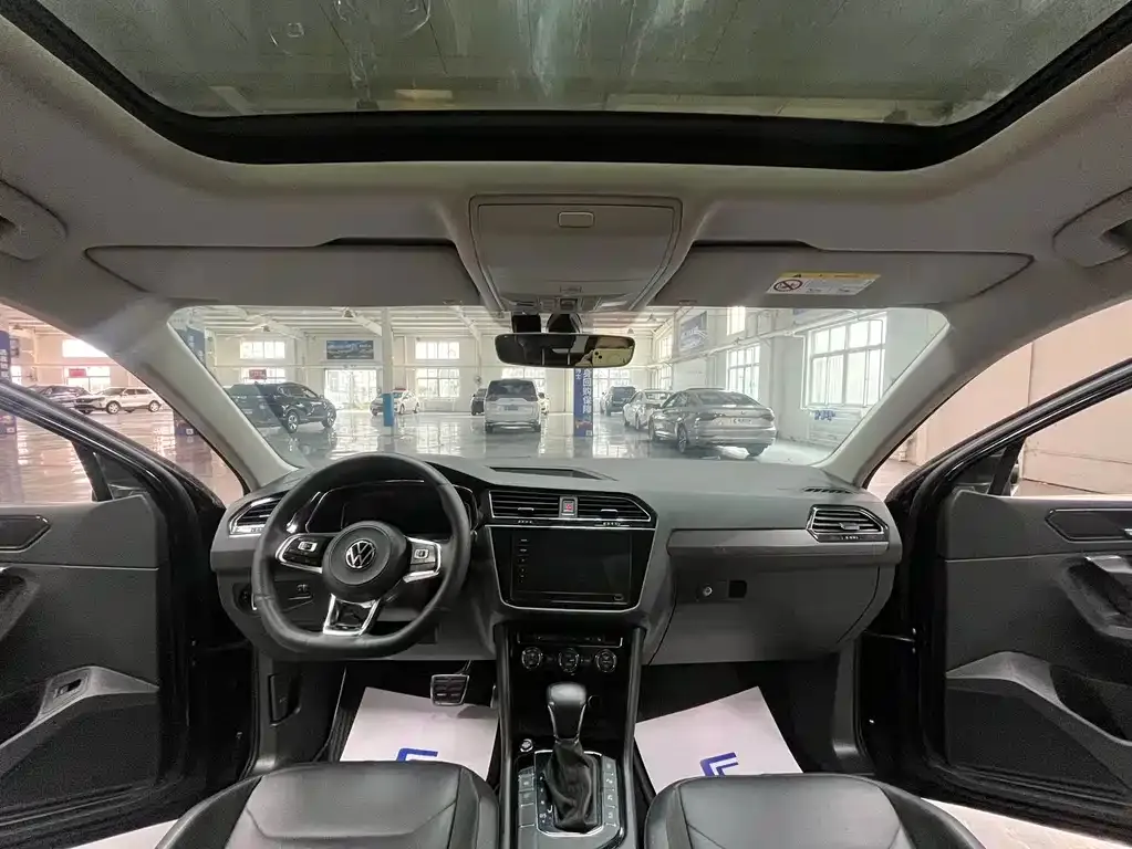 Volkswagen Tiguan L — фото 4