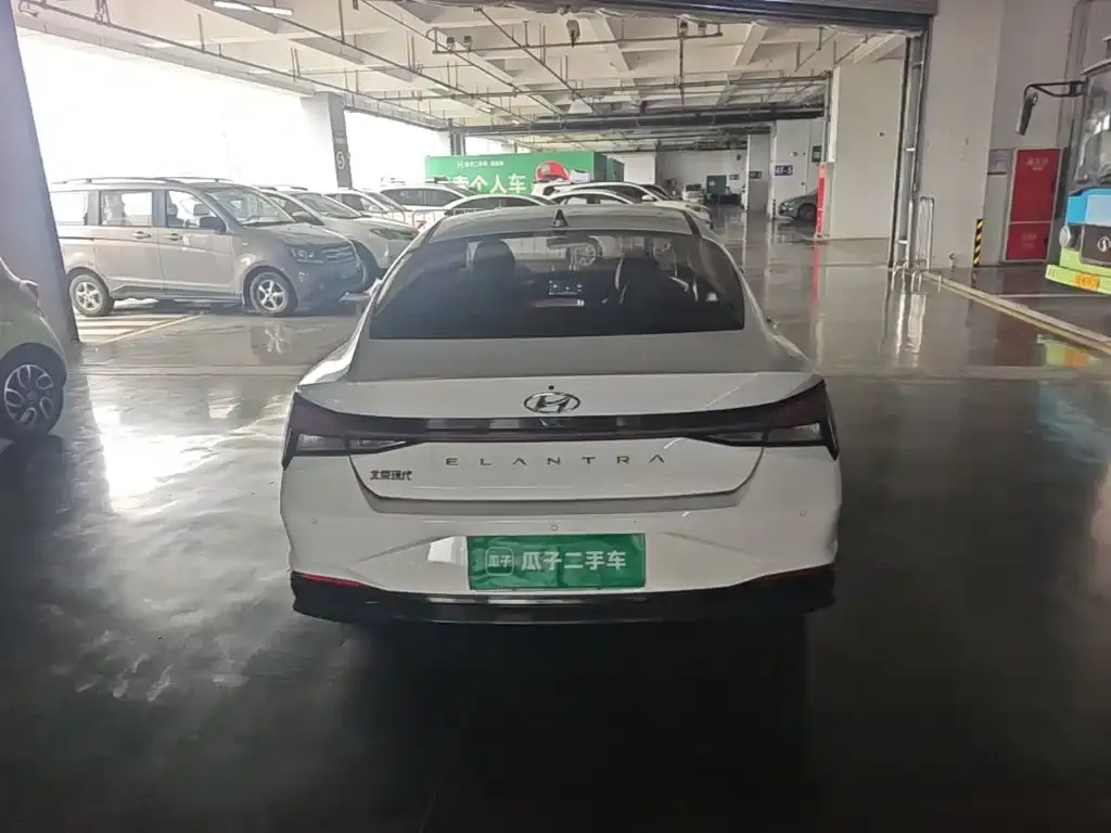 Hyundai Elantra — фото 3