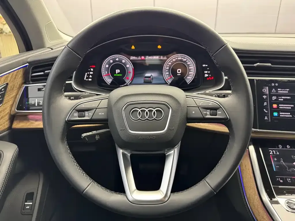 Audi Q7 — фото 10