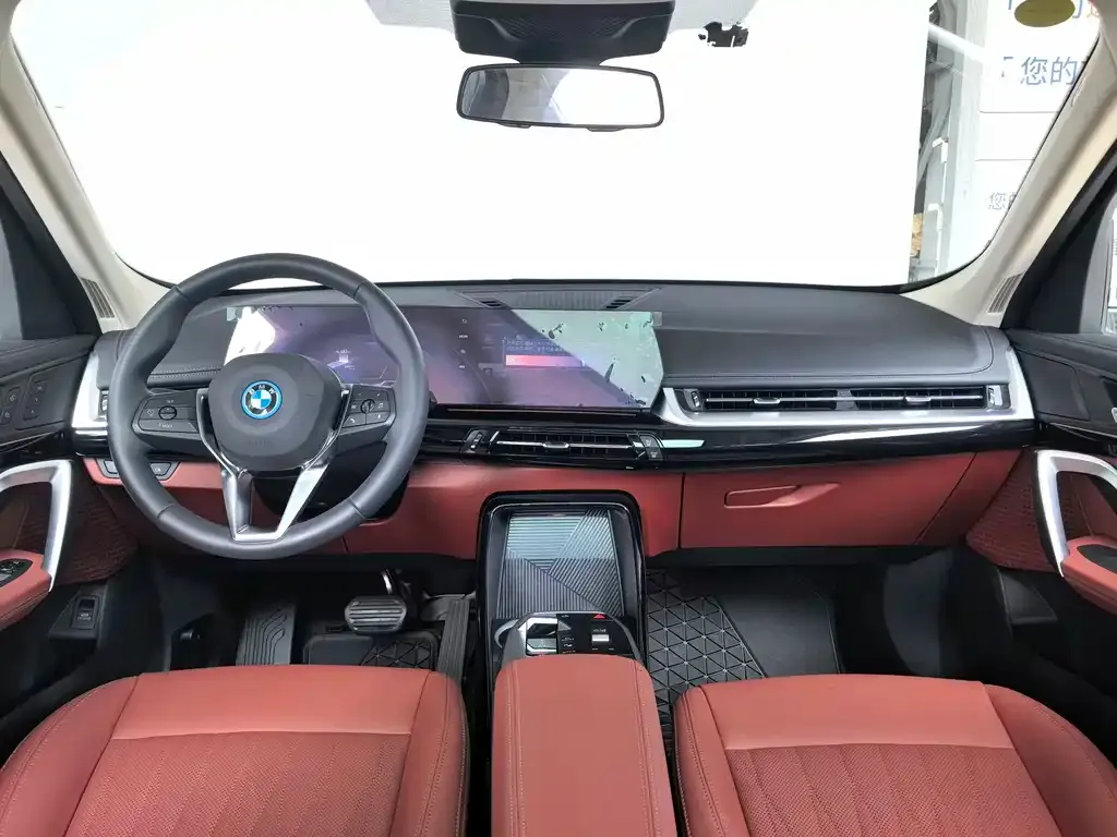 BMW iX1 — фото 2