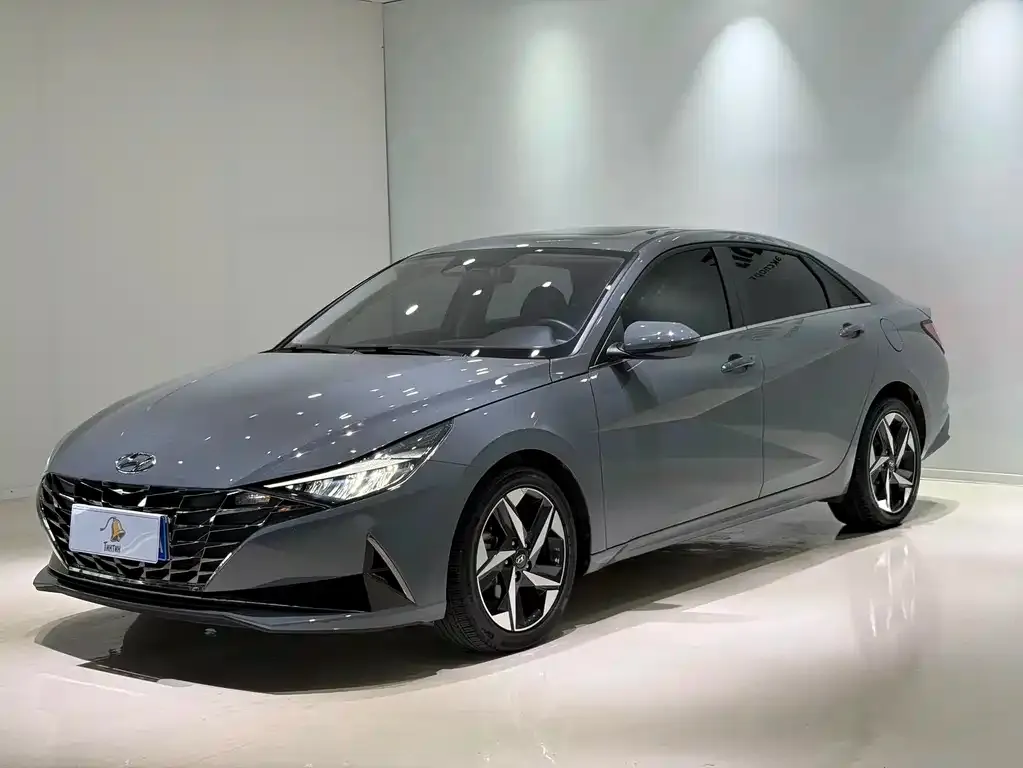 Hyundai Elantra — фото 1