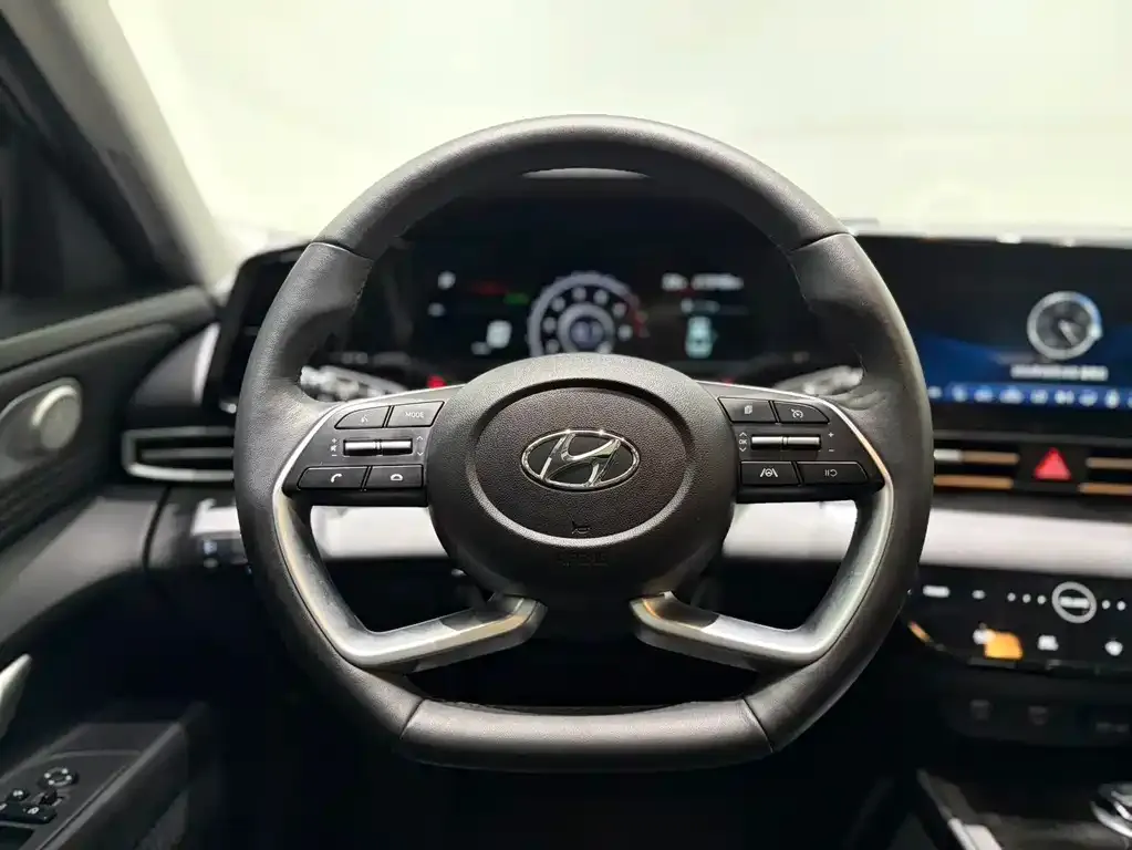Hyundai Elantra — фото 9