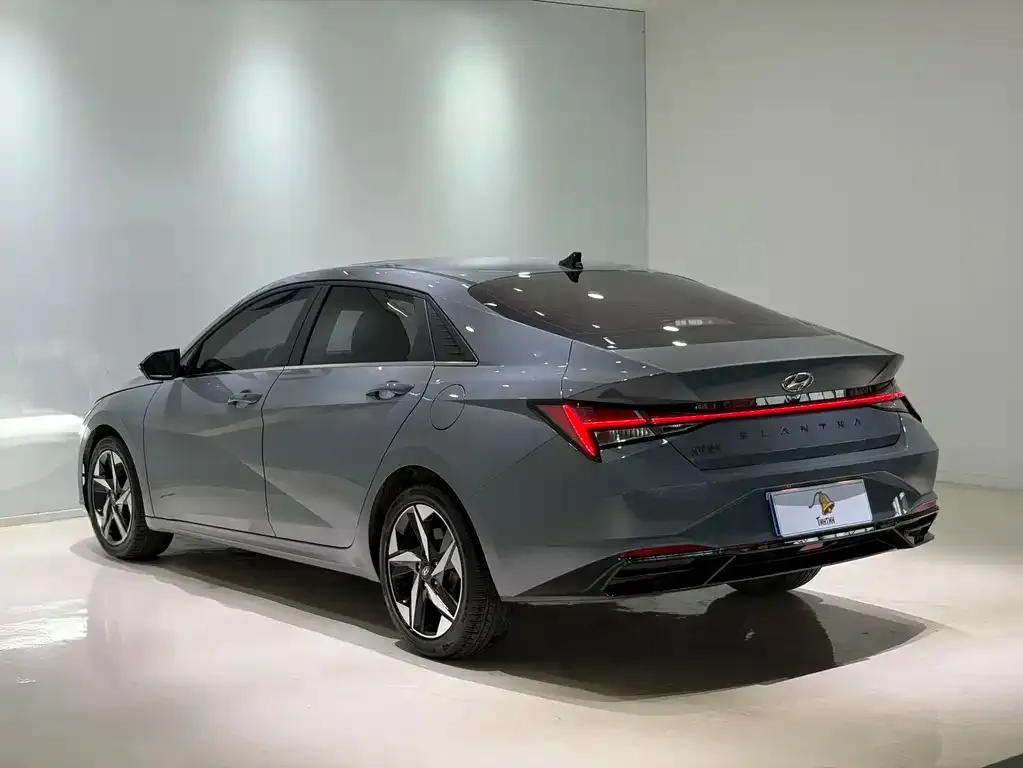 Hyundai Elantra — фото 2