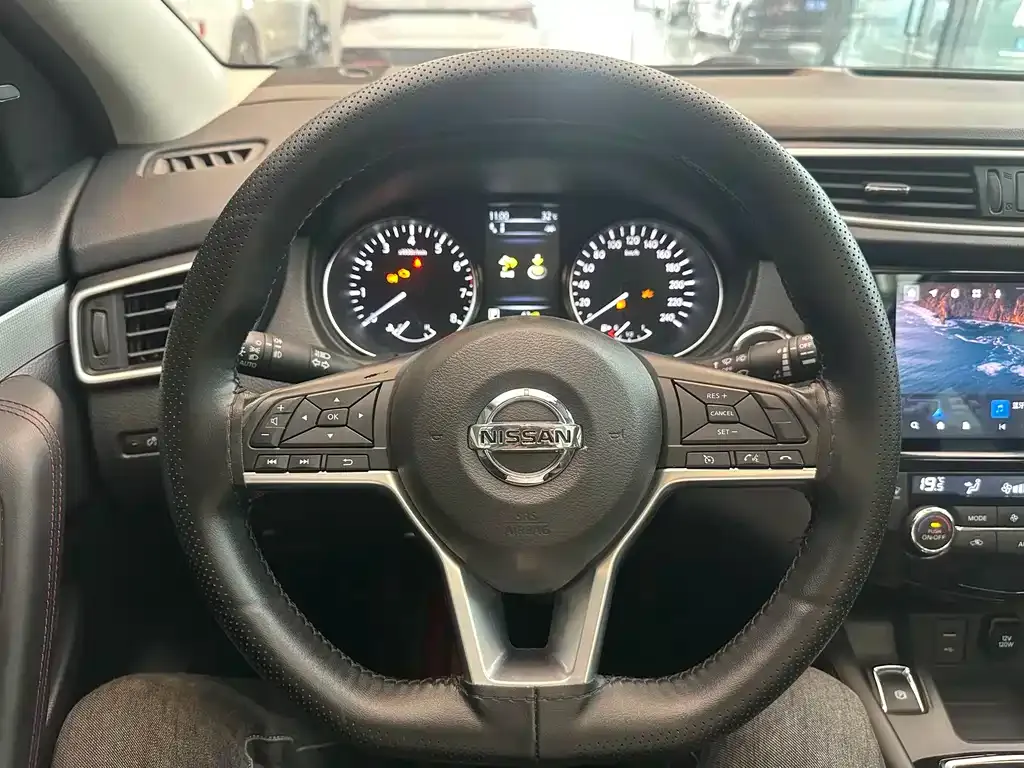 Nissan Qashqai — фото 9