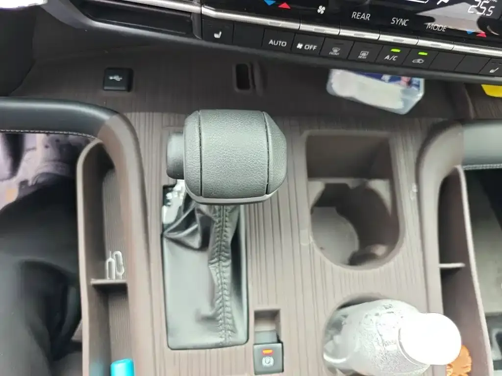 Toyota Sienna — фото 2